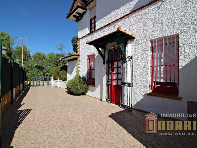 Casa chalet en Venta en Reina Victoria Matadero