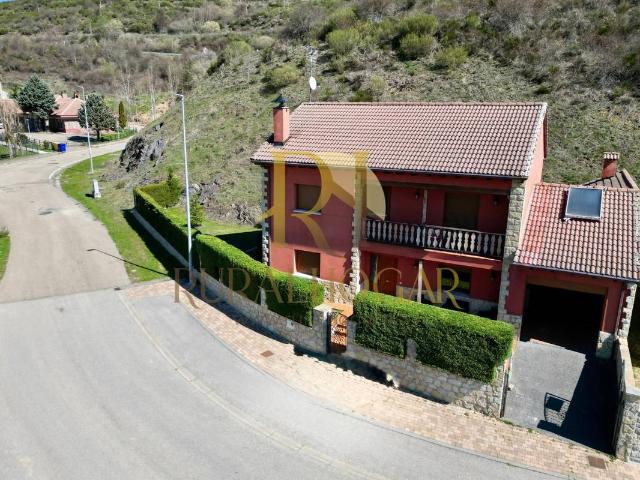 Casa chalet en Venta en Riaño