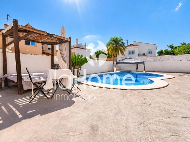 Casa chalet en Venta en Riba roja de Túria