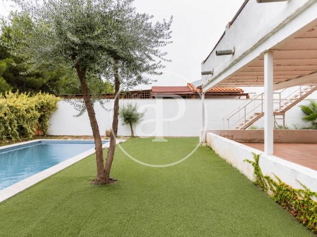 Casa chalet en Venta en Riba roja de Túria