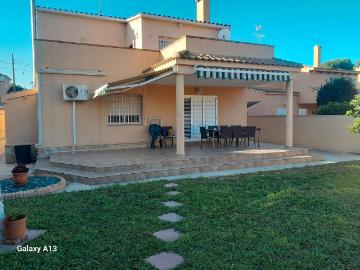 Casa chalet en Venta en Riba roja de Túria