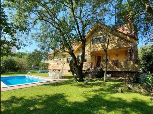 Casa chalet en Venta en Ris