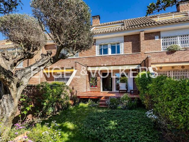 Casa adosada en Venta en Roses Castellbell