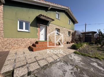 Casa chalet en Venta en Sama