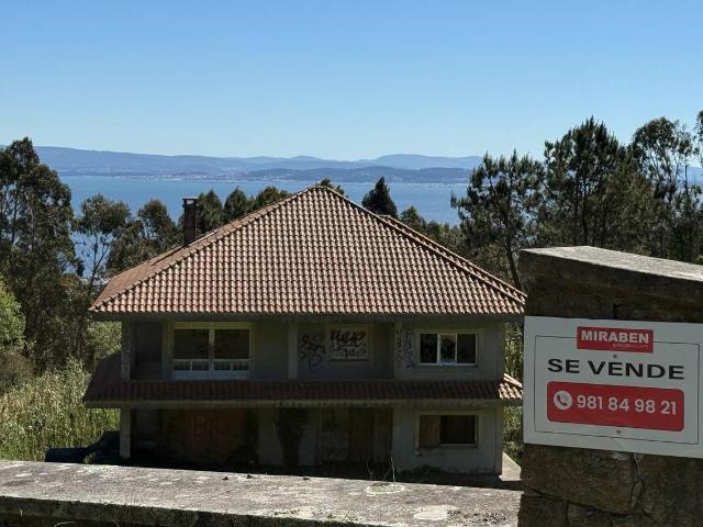 Casa chalet en Venta en Santa Uxía de Ribeira