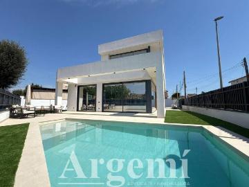 Casa chalet en Venta en Santa Perpètua de Mogoda
