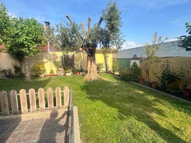 Casa chalet en Venta en Santovenia de Pisuerga