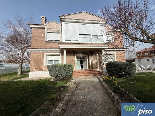 Casa chalet en Venta en Santovenia de Pisuerga