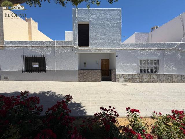 Casa chalet en Venta en San Isidro Campohermoso