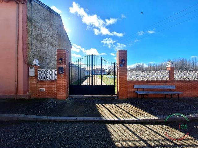 Casa chalet en Venta en Sahagún