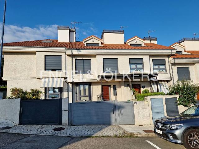 Casa chalet en Venta en Sardoma Castrelos