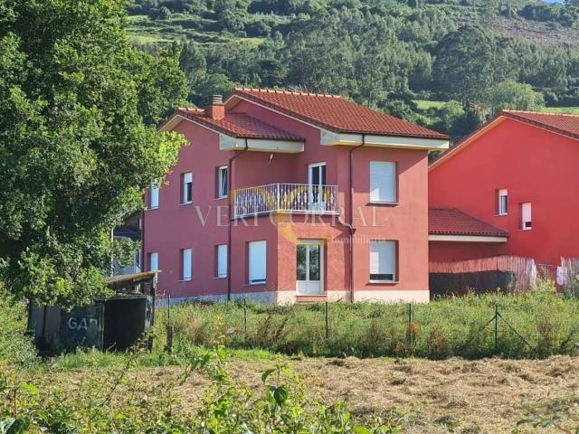 Casa chalet en Venta en Sariego