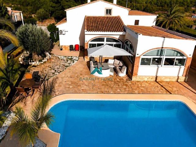 Casa chalet en Venta en Serra