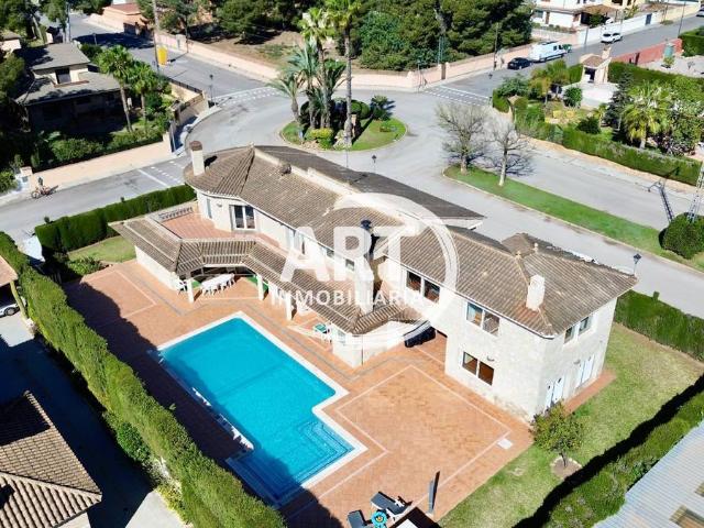 Casa chalet en Venta en Serra
