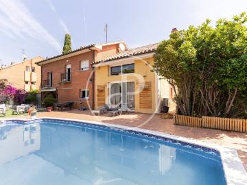 Villa en venta en Plaça Marconi - Jardín
