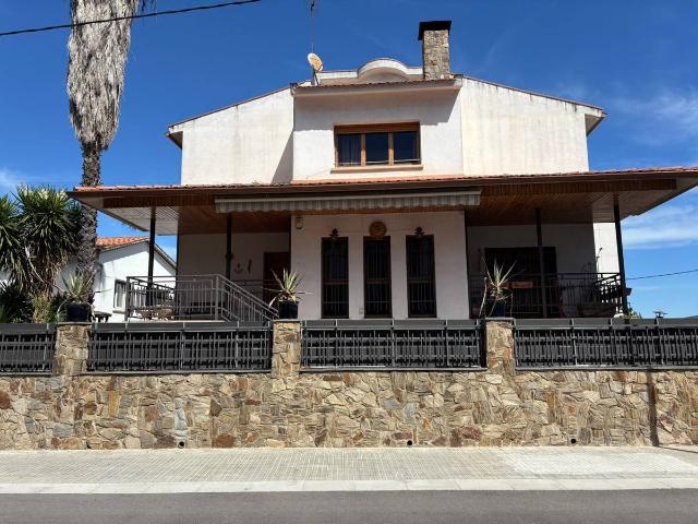 Casa chalet en Venta en Serraparera