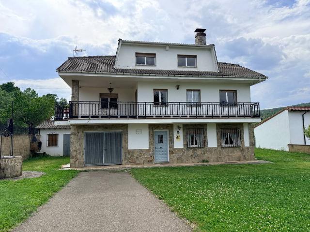 Casa chalet en Venta en Soto y Amío