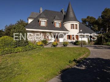 Casa chalet en Alquiler en Bruguers
