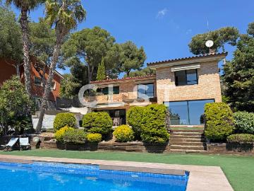 Casa chalet en Alquiler en Montmar