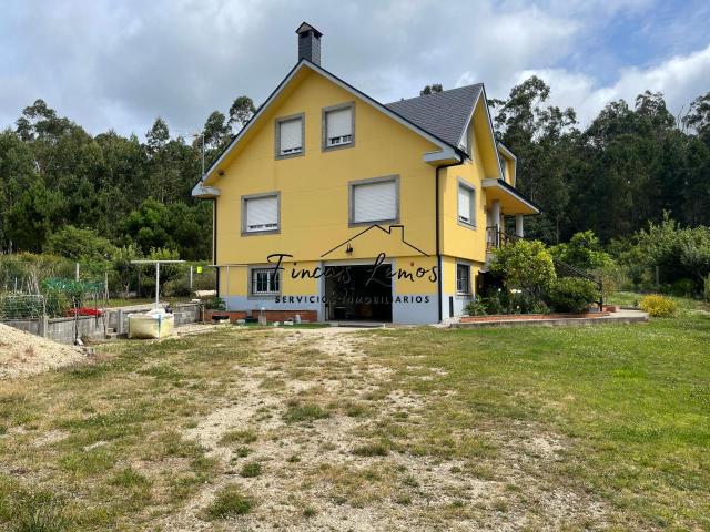 Casa / Chalet independiente en venta en Zas A Coruña Lista para entrar a vivir, con finca y garaje