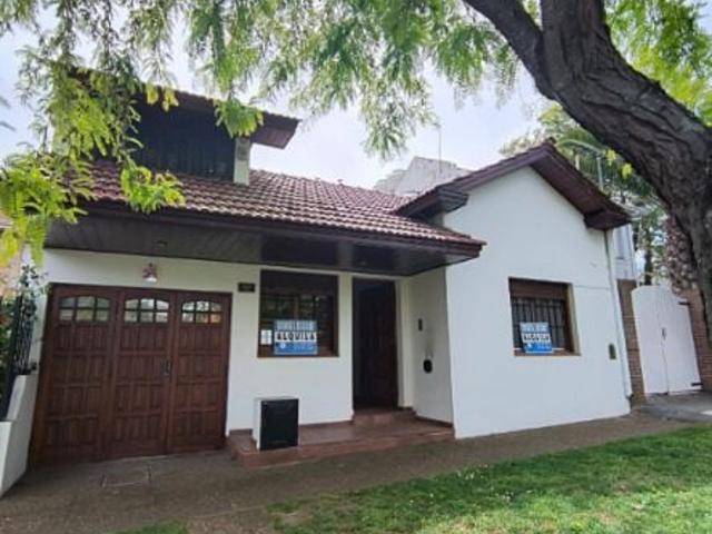 Casa Chalet • m² • 4 Ambientes