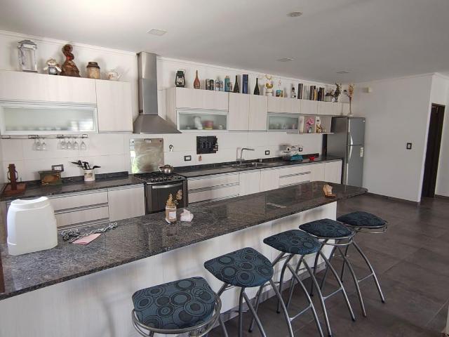 Casa Challao Nuevas Quintas, 4 dormitorios, 3 baños, pileta, acepta permuta, Finanaciación