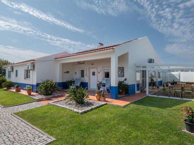 Casa charmosa de 3 quartos com piscina aquecida e jardim de. 183m² Alvorninha
