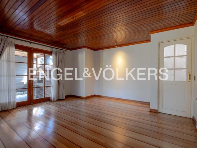 Casa Chilena con cancha de tenis en Lonquén Norte
