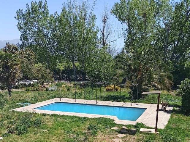 Casa chilena con gran quincho, condominio de Paine