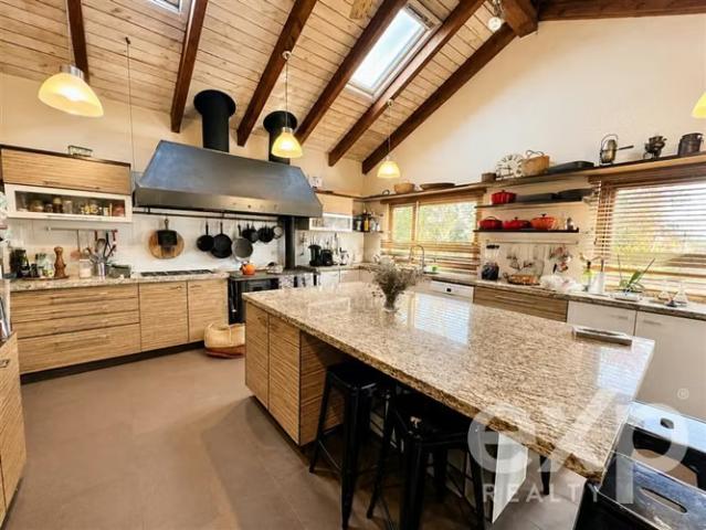 Casa Chilena en Polo de Manquehue Parcela de 3.700 m2 | 4 dormitorios por 17000.00 en Colina