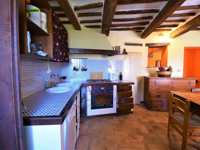 Casa cielo terra in vendita a Amandola, Centro Storico