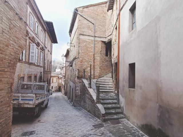 Casa cielo terra in vendita a Amandola, Centrale / Centro Storico