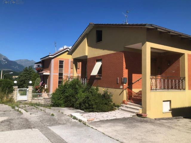 Casa cielo terra in vendita a Amandola, Collinare
