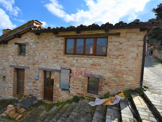 Casa cielo terra in vendita a Amandola, Montagna