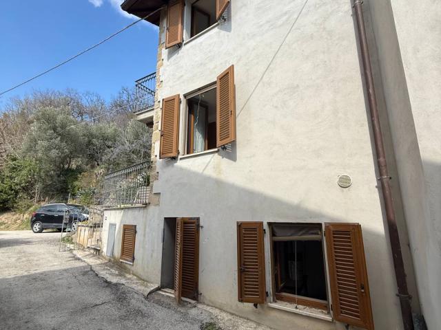casa cielo terra in vendita a Ascoli Piceno, Trivigliano Villa Pagani
