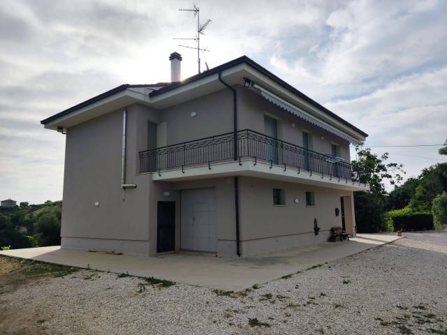 Casa cielo terra in vendita a Cossignano, Collinare / Campagna