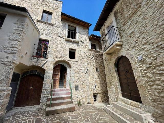 Casa Cielo Terra in vendita a Fontecchio, San Pio
