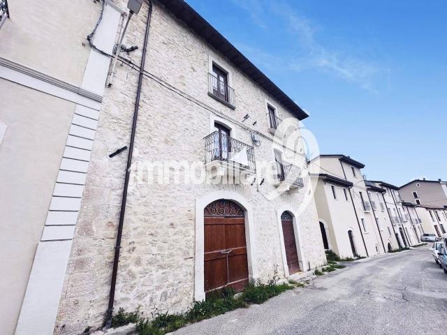 Casa cielo Terra in vendita a Fossa