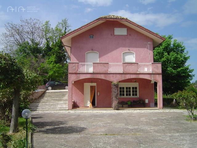 Casa cielo terra in vendita a Montalto delle Marche, Collinare
