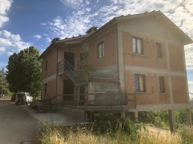Casa cielo terra in vendita a Montemonaco, Montana
