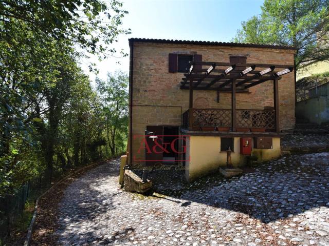 Casa cielo terra in vendita a Sarnano, Campagna