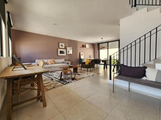 CASA CIMA EN VENTA EN EL MARQUÉS