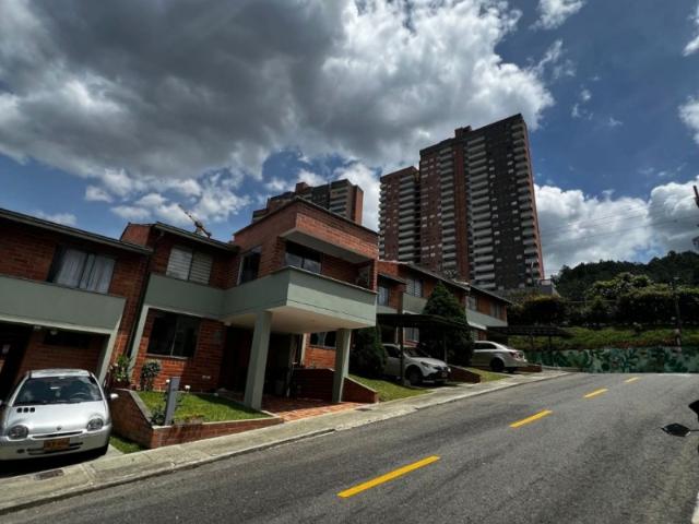 CASA CL 27B 58D 350 URBANIZACIÓN PORTO ALEGRE, Sin Barrio, Bello