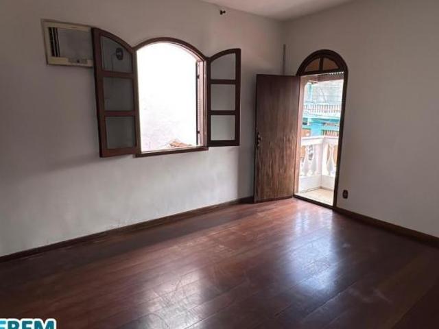 CASA CLÁSSICA À VENDA NO BAIRRO BOM RETIRO EXCELENTE LOCALIZAÇÃO