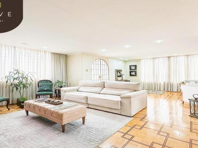 Casa clássica com 03 quartos, sendo 2 suítes e edícula no Jardim Botânico!