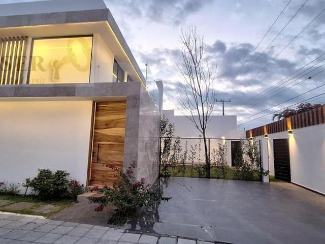 Casa c0n alberca y seguridad 24/7 en Jiutepec, Morelos