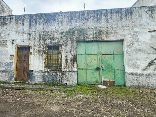 ¡CASA COCHERA CON GRAN POTENCIAL DE REFORMA