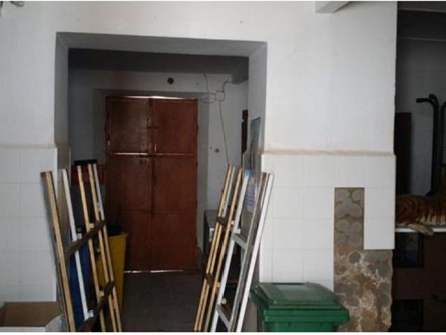 CASA, COCHERA Y LOCAL A LA VENTA