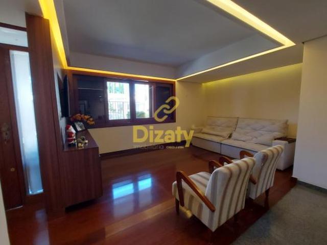 CASA COLONIAL NO BAIRRO JARDIM ARIZONA COM 6 QUARTOS, ESPAÇO GOURMET E PISCINA