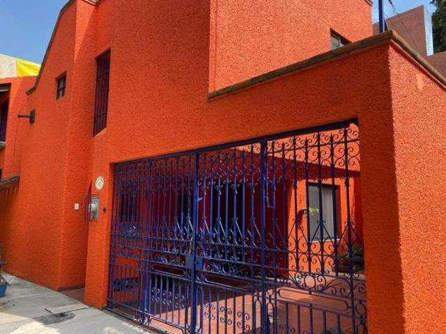 CASA COLONIAL EN VENTA / RENTA EN COYOACAN